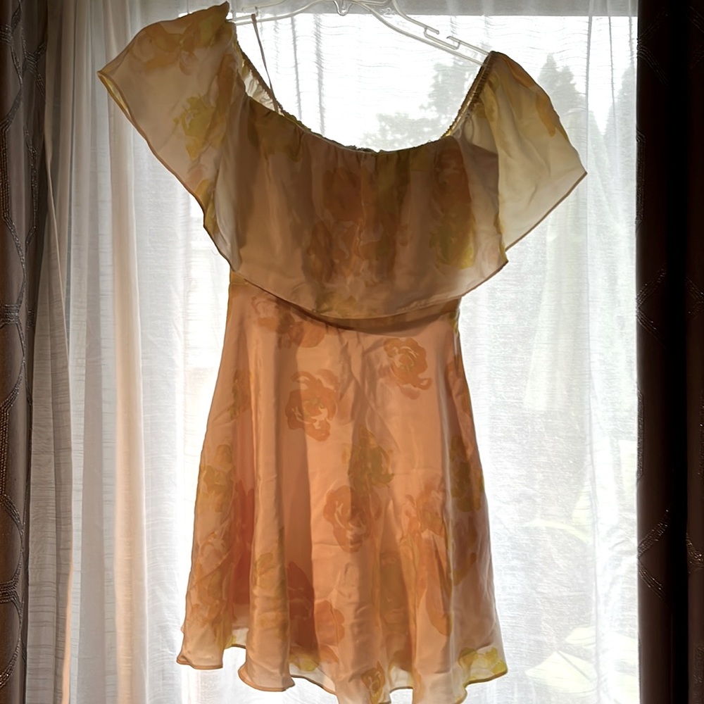 Dress yellow/cream flowy